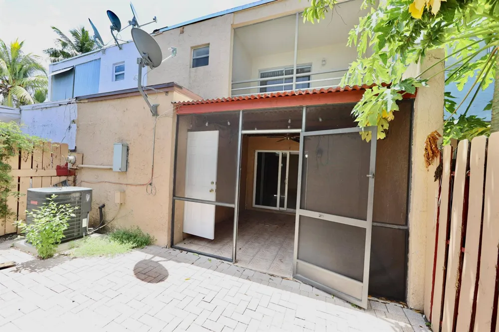 5953 NW 24th Court Sunrise, FL 33313