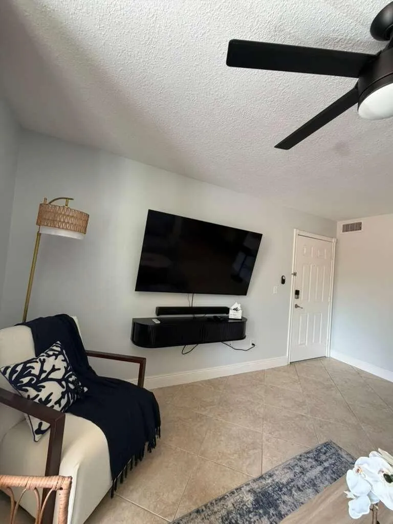 123 Yacht Club Way #207 Hypoluxo, FL 33462