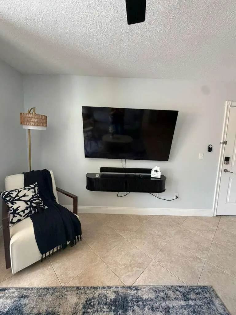 123 Yacht Club Way #207 Hypoluxo, FL 33462