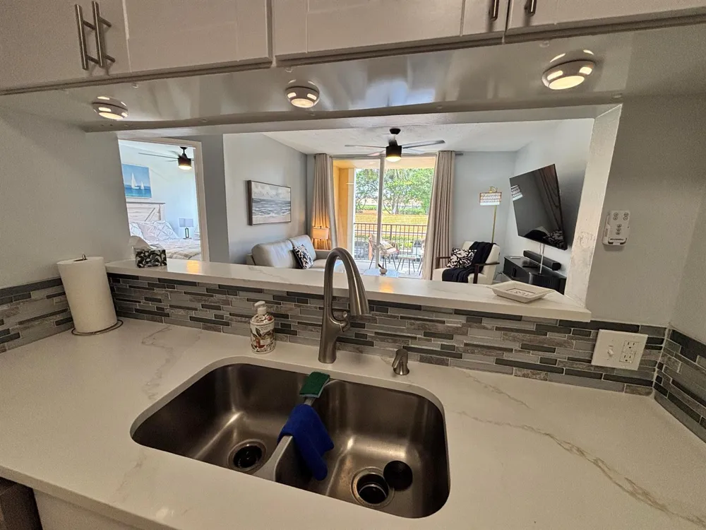 123 Yacht Club Way #207 Hypoluxo, FL 33462