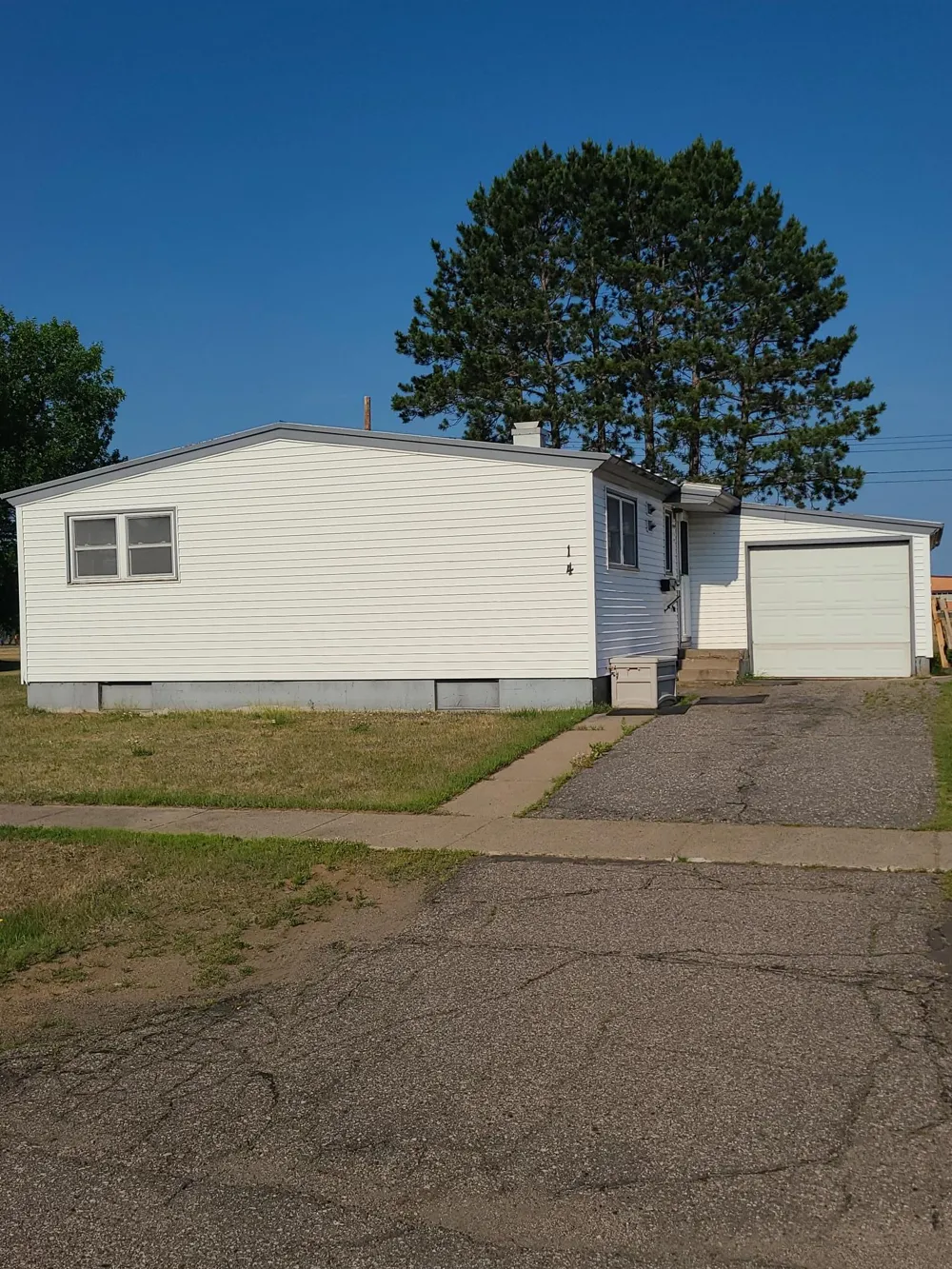 14 Hemlock Circle Babbitt, MN 55706