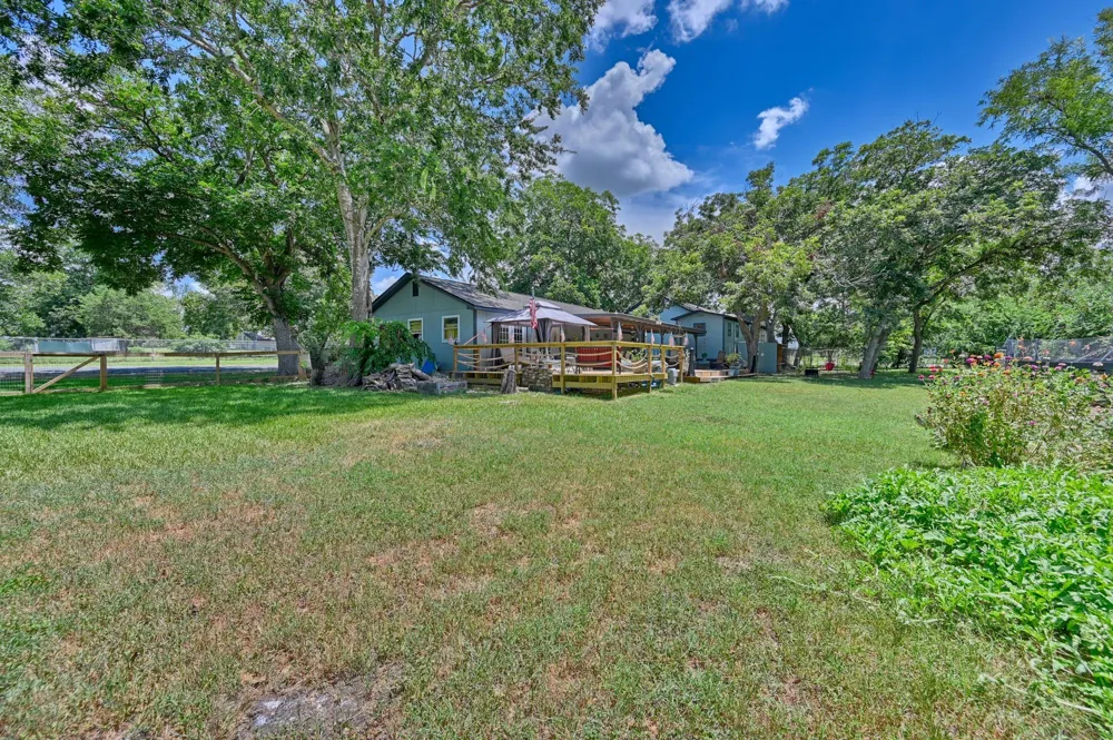411 Bohlmann Avenue Schulenburg, TX 78956