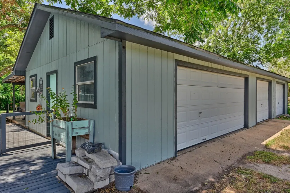 411 Bohlmann Avenue Schulenburg, TX 78956