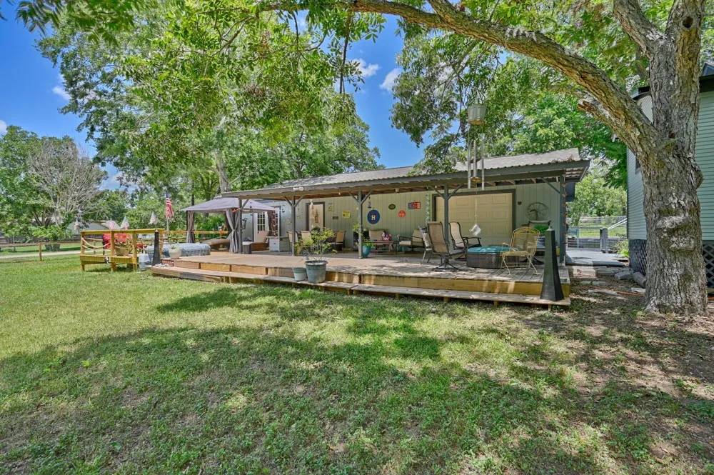 411 Bohlmann Avenue Schulenburg, TX 78956