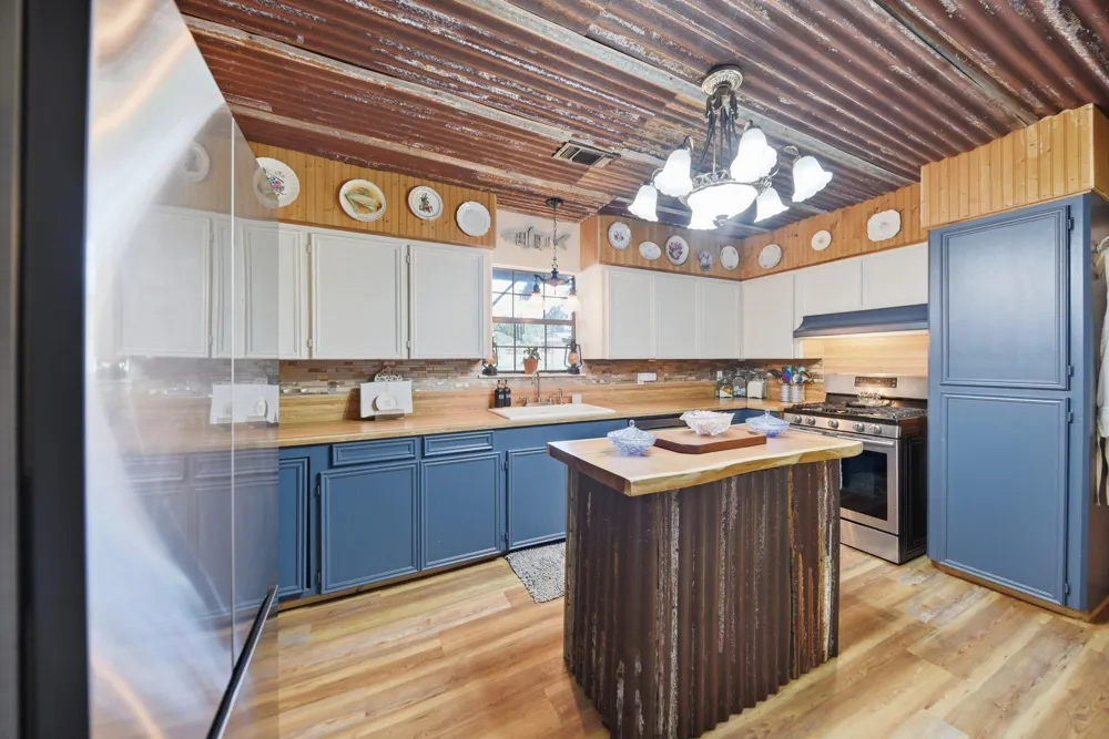 411 Bohlmann Avenue Schulenburg, TX 78956