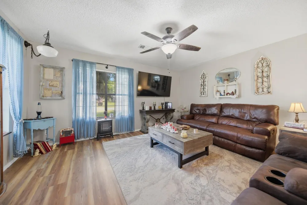 411 Bohlmann Avenue Schulenburg, TX 78956