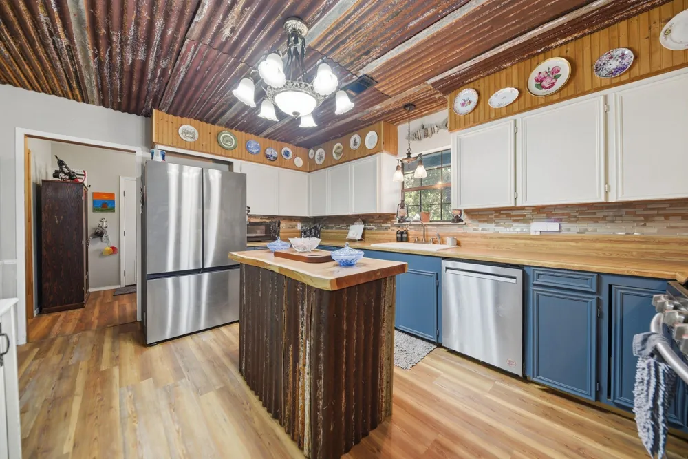 411 Bohlmann Avenue Schulenburg, TX 78956