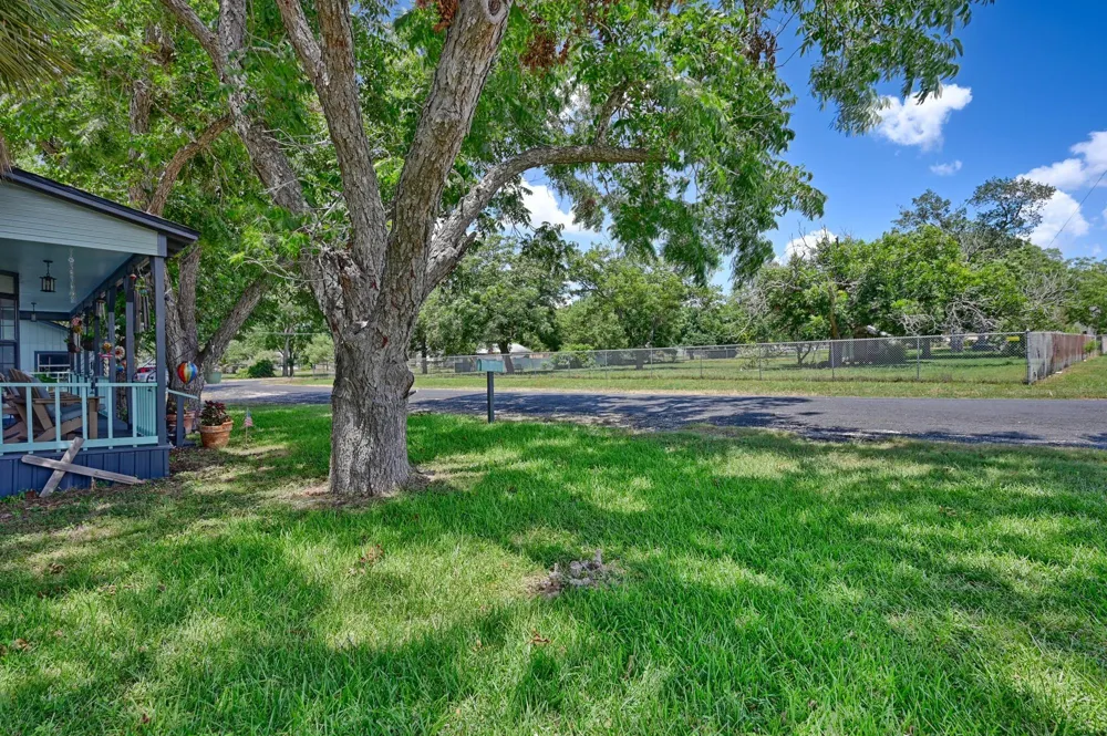 411 Bohlmann Avenue Schulenburg, TX 78956