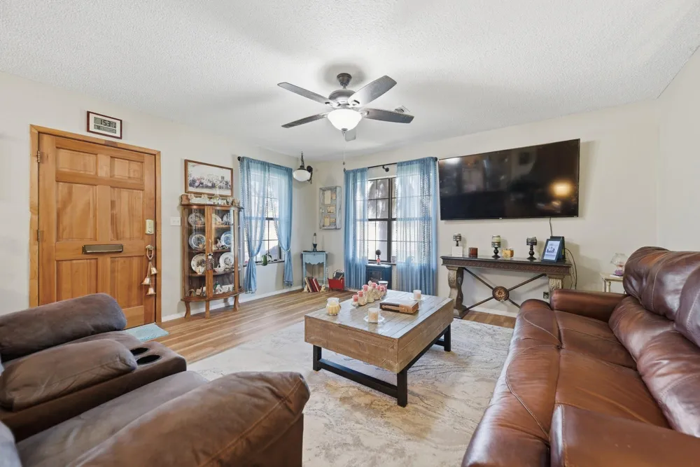 411 Bohlmann Avenue Schulenburg, TX 78956