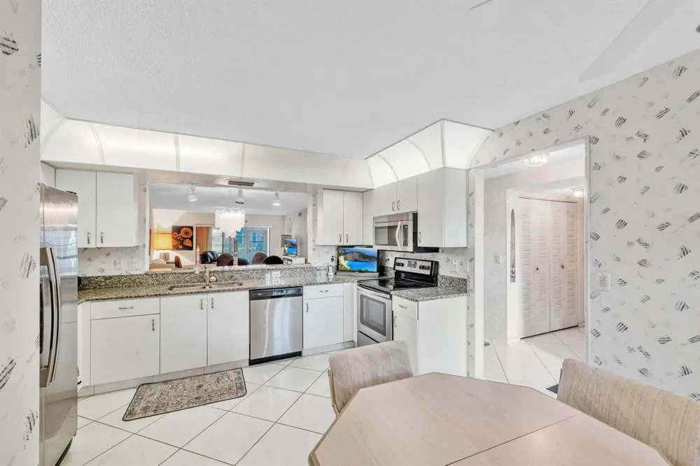 5585 Munsel Lane #102 Boynton Beach, FL 33437