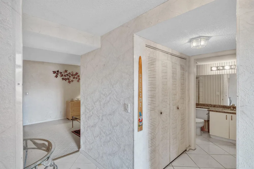 5585 Munsel Lane #102 Boynton Beach, FL 33437