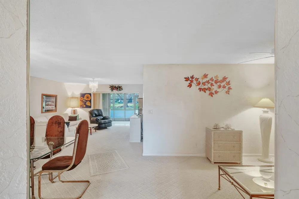 5585 Munsel Lane #102 Boynton Beach, FL 33437