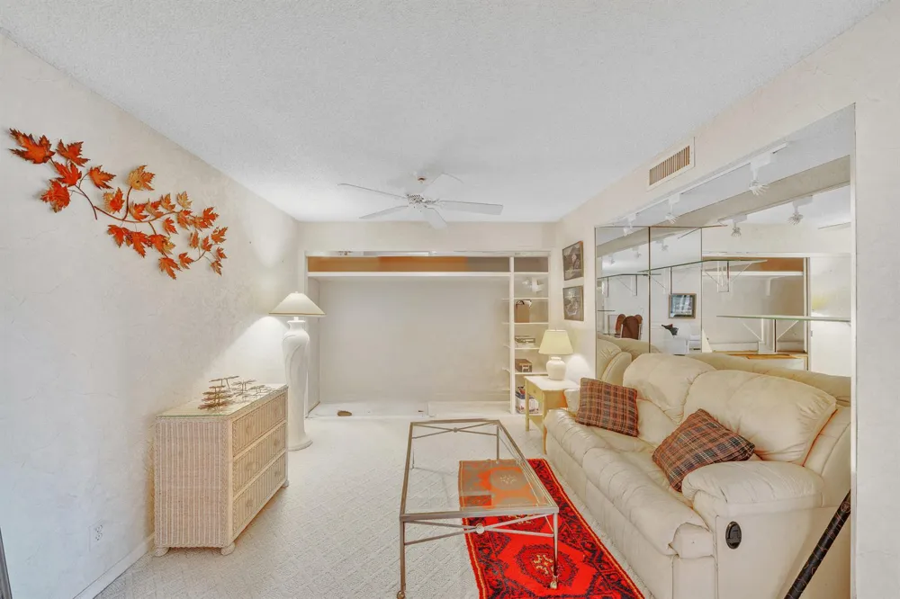 5585 Munsel Lane #102 Boynton Beach, FL 33437