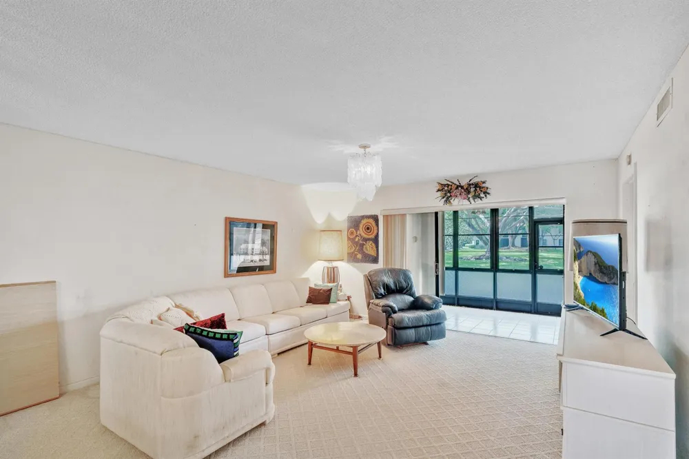 5585 Munsel Lane #102 Boynton Beach, FL 33437