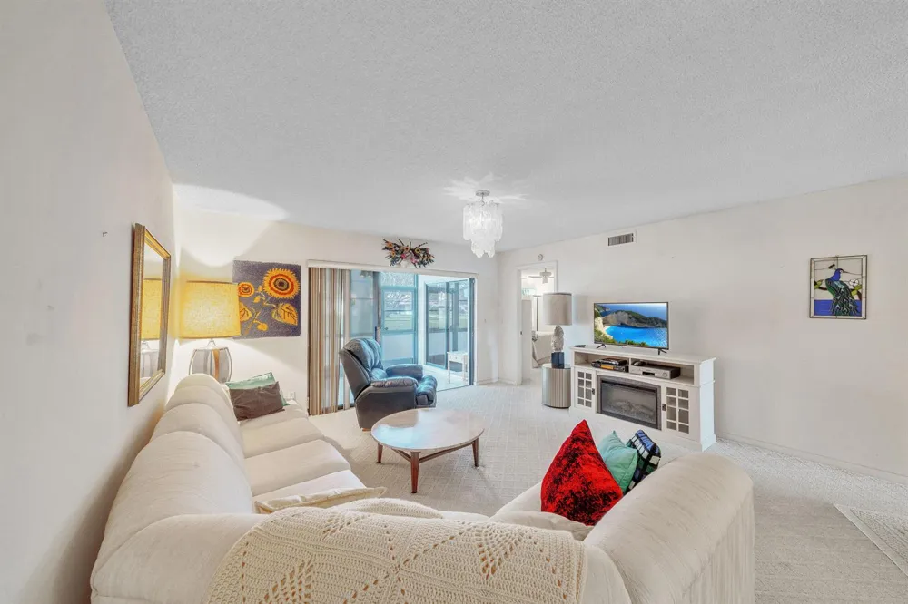 5585 Munsel Lane #102 Boynton Beach, FL 33437