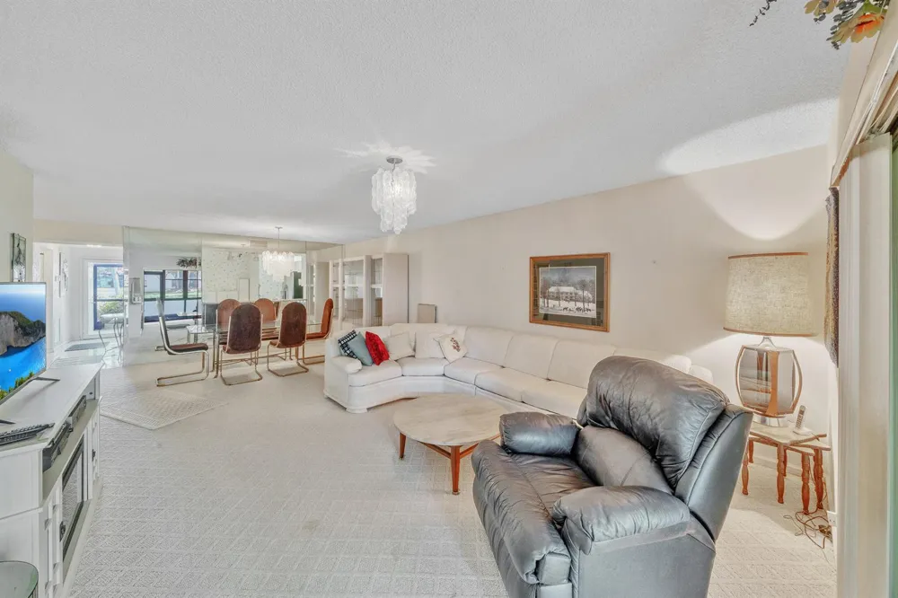 5585 Munsel Lane #102 Boynton Beach, FL 33437