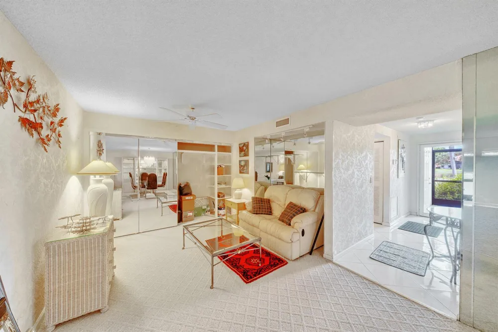 5585 Munsel Lane #102 Boynton Beach, FL 33437