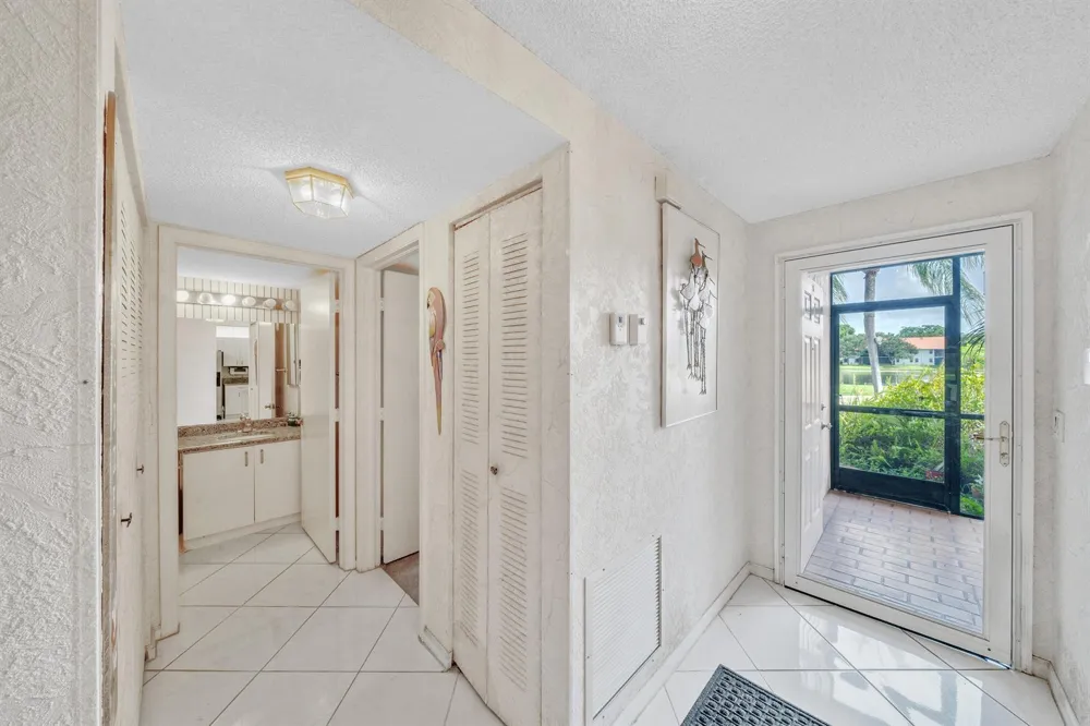 5585 Munsel Lane #102 Boynton Beach, FL 33437