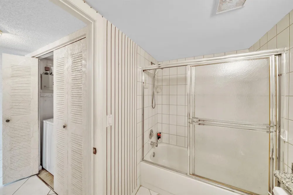 5585 Munsel Lane #102 Boynton Beach, FL 33437
