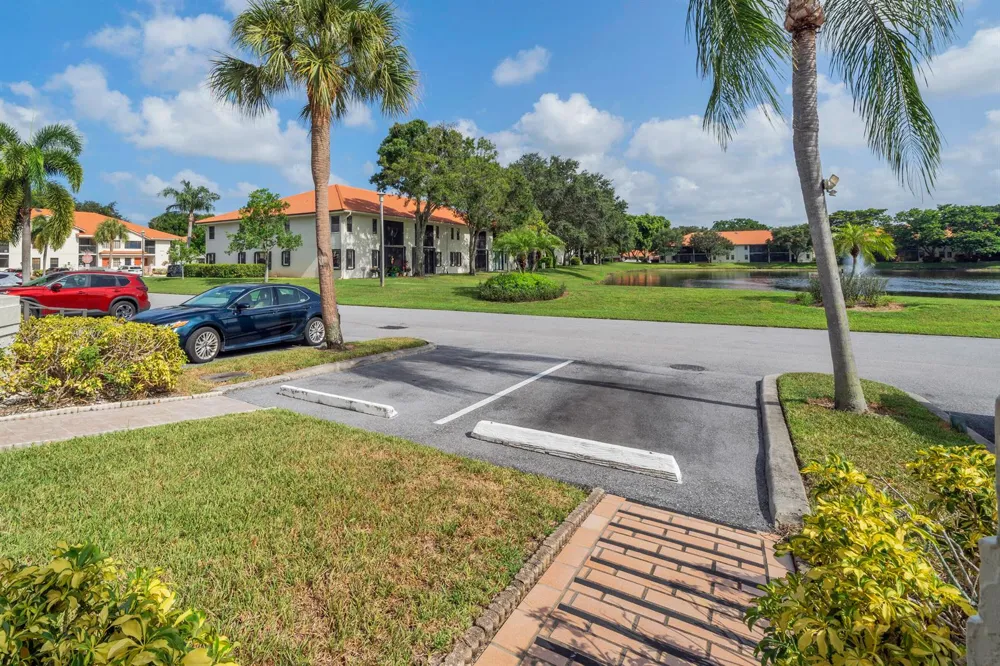 5585 Munsel Lane #102 Boynton Beach, FL 33437