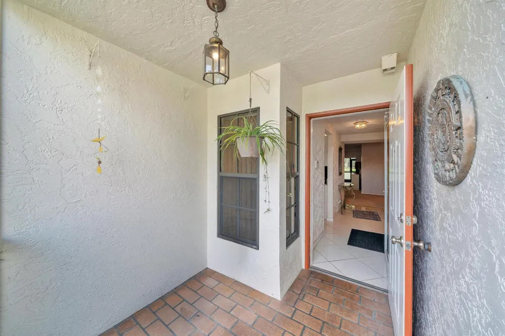 5585 Munsel Lane #102 Boynton Beach, FL 33437