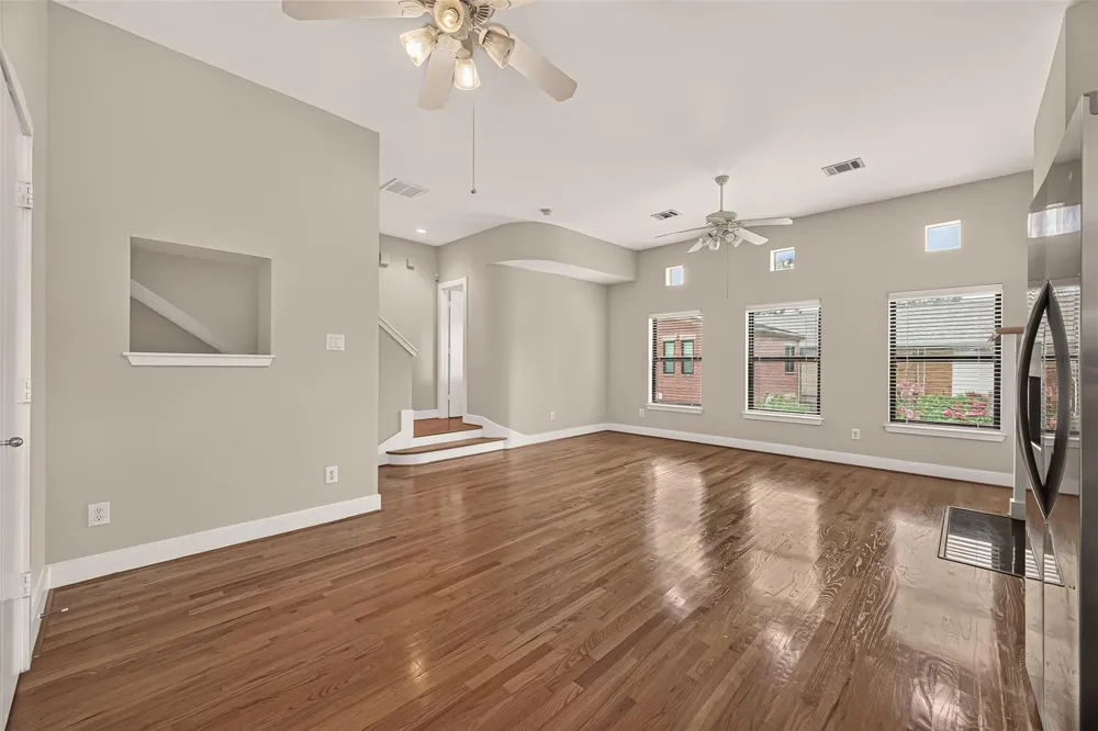 5653 Pine Street Houston, TX 77081