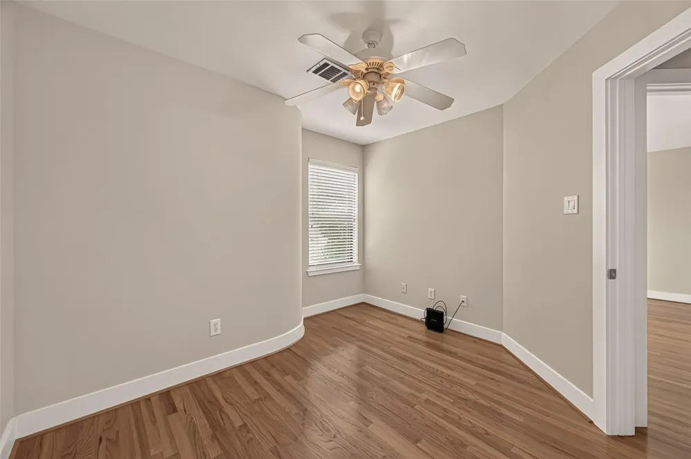 5653 Pine Street Houston, TX 77081