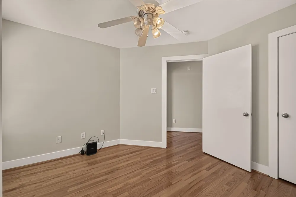 5653 Pine Street Houston, TX 77081