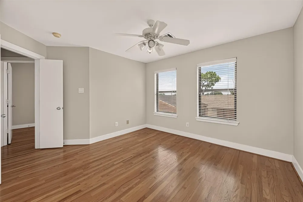 5653 Pine Street Houston, TX 77081