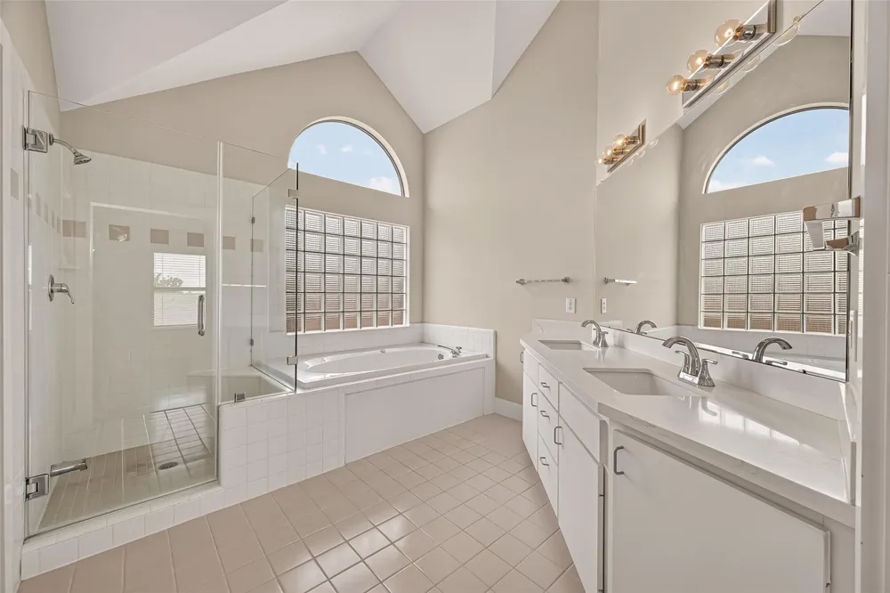 5653 Pine Street Houston, TX 77081
