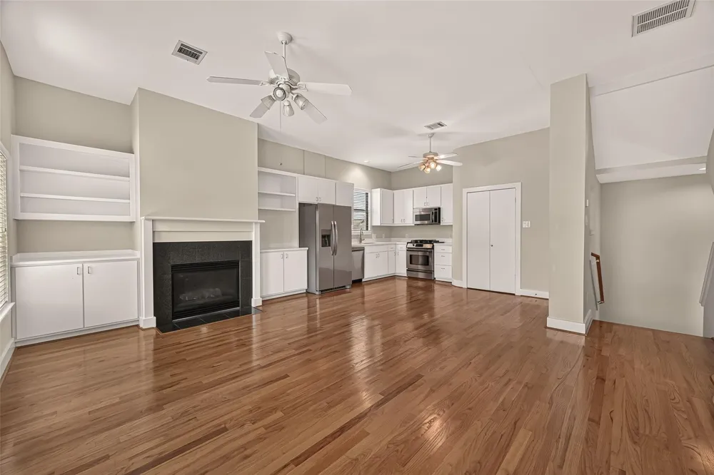 5653 Pine Street Houston, TX 77081