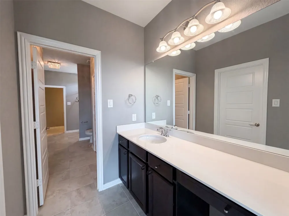7221 Durand Drive Irving, TX 75063