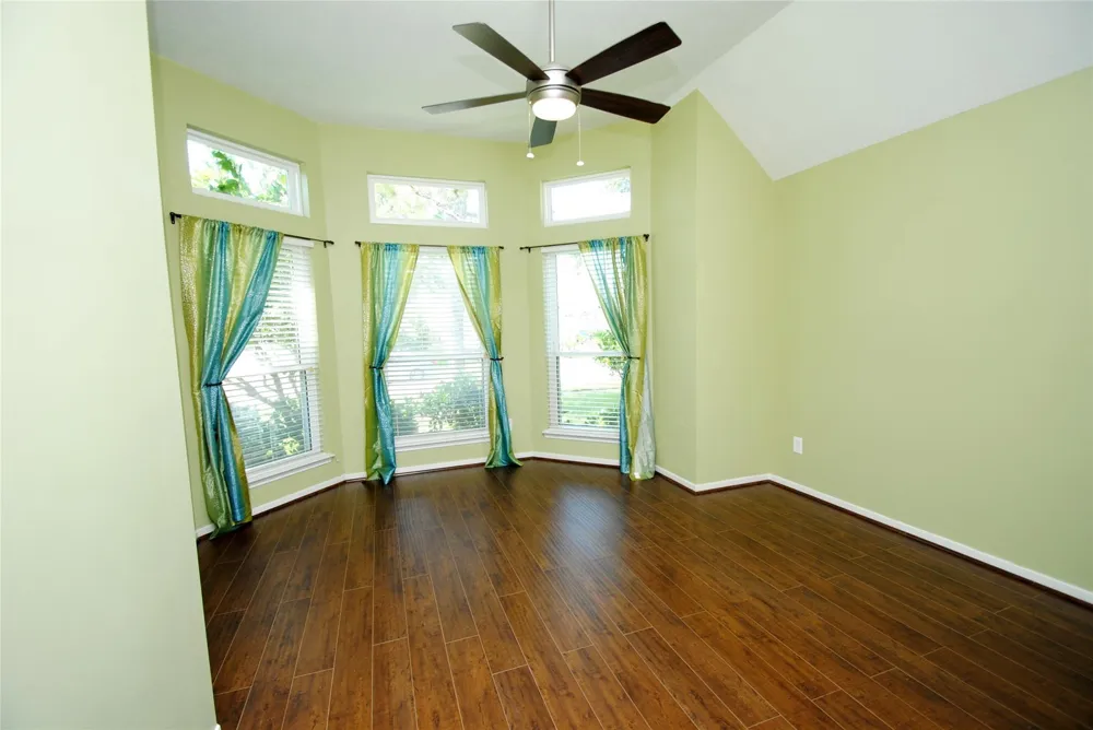 910 Allisa Street Stafford, TX 77477