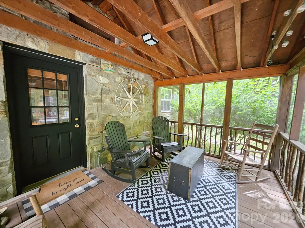 33 Tennis Court Road Burnsville, NC 28714