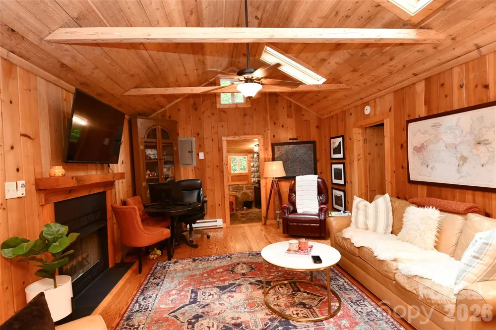 33 Tennis Court Road Burnsville, NC 28714