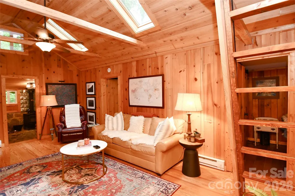33 Tennis Court Road Burnsville, NC 28714