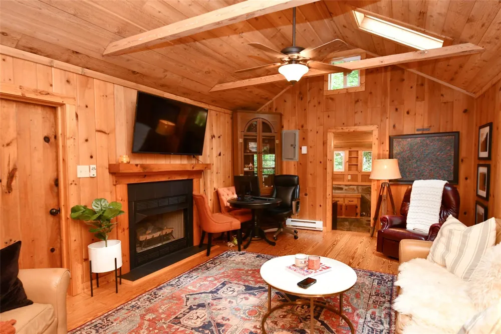 33 Tennis Court Road Burnsville, NC 28714