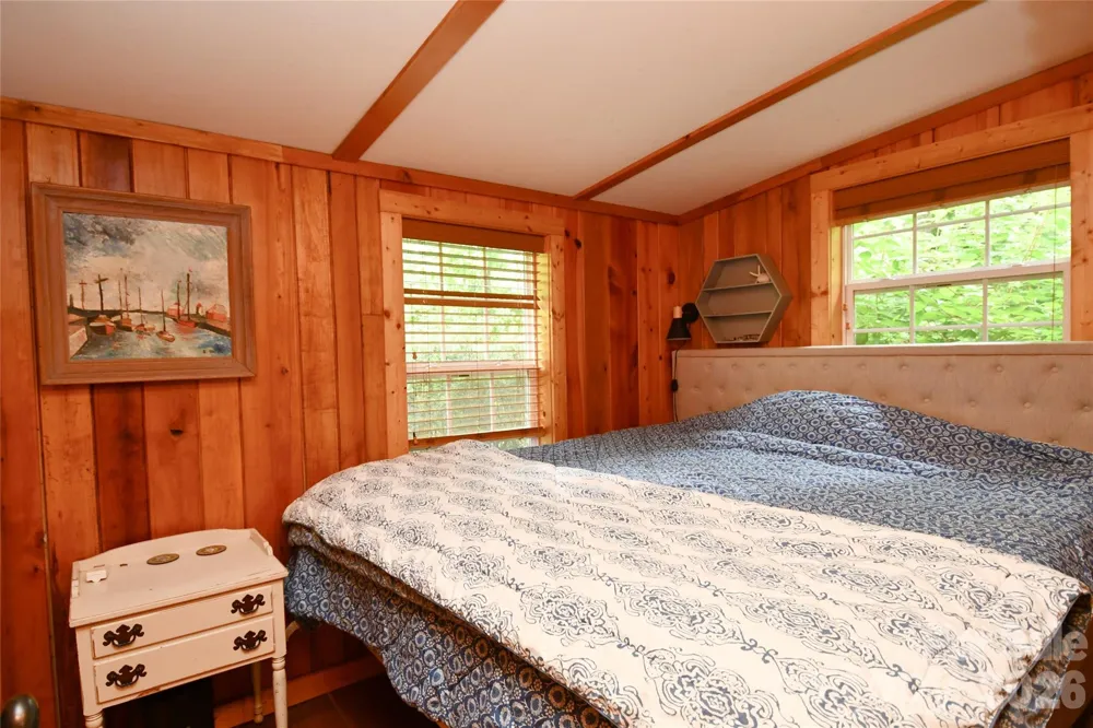 33 Tennis Court Road Burnsville, NC 28714