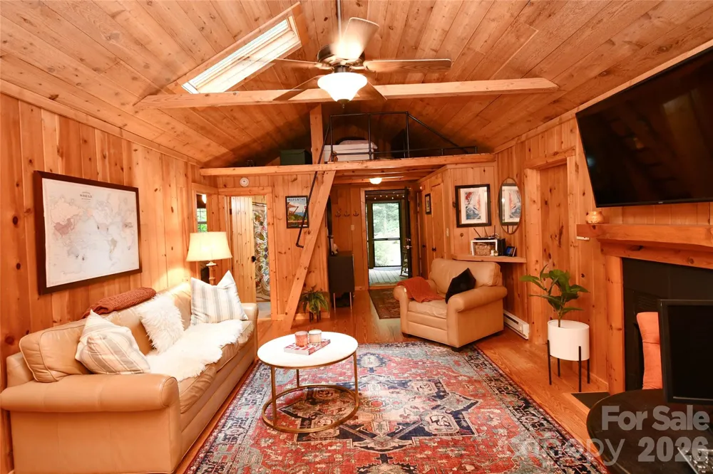 33 Tennis Court Road Burnsville, NC 28714