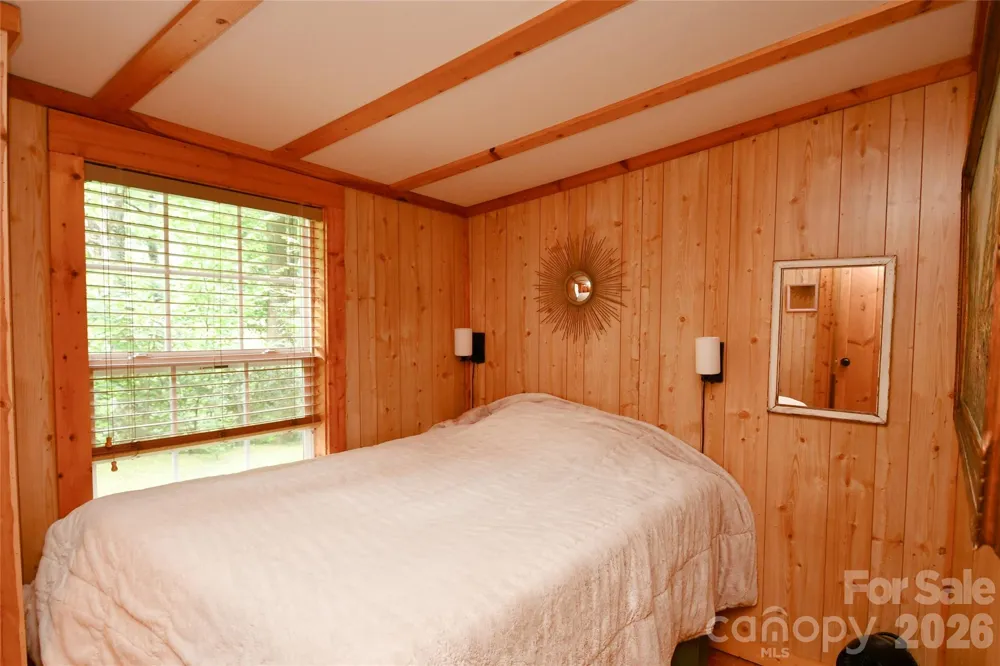 33 Tennis Court Road Burnsville, NC 28714