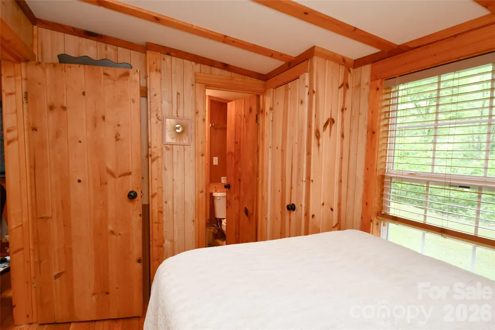 33 Tennis Court Road Burnsville, NC 28714