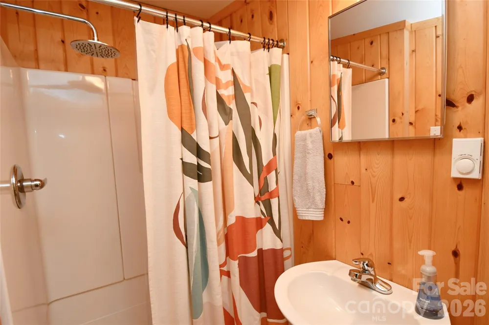 33 Tennis Court Road Burnsville, NC 28714