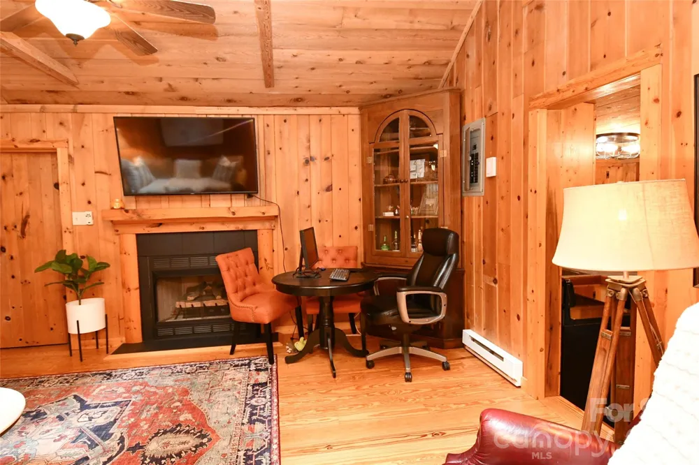 33 Tennis Court Road Burnsville, NC 28714