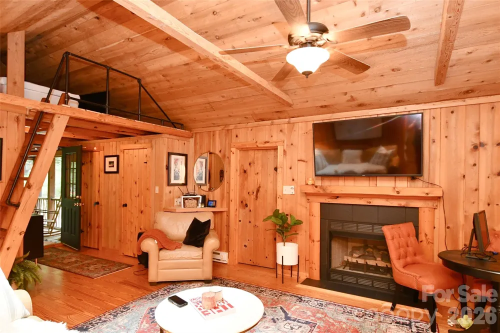 33 Tennis Court Road Burnsville, NC 28714