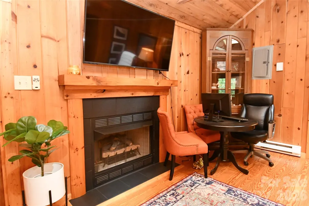 33 Tennis Court Road Burnsville, NC 28714