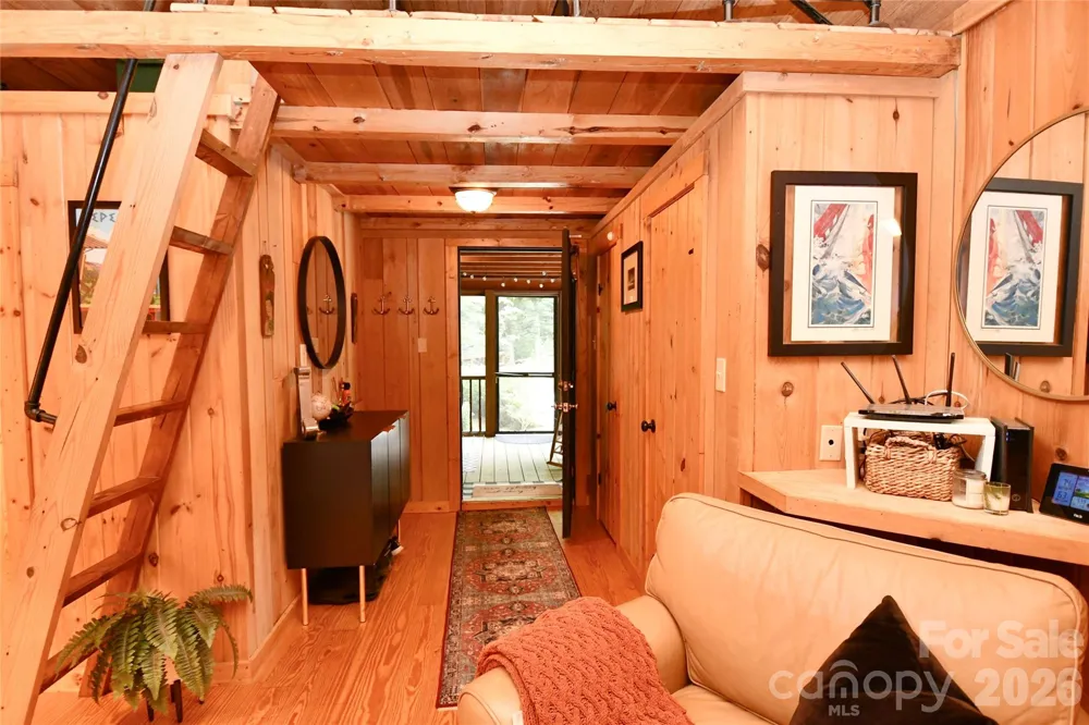 33 Tennis Court Road Burnsville, NC 28714