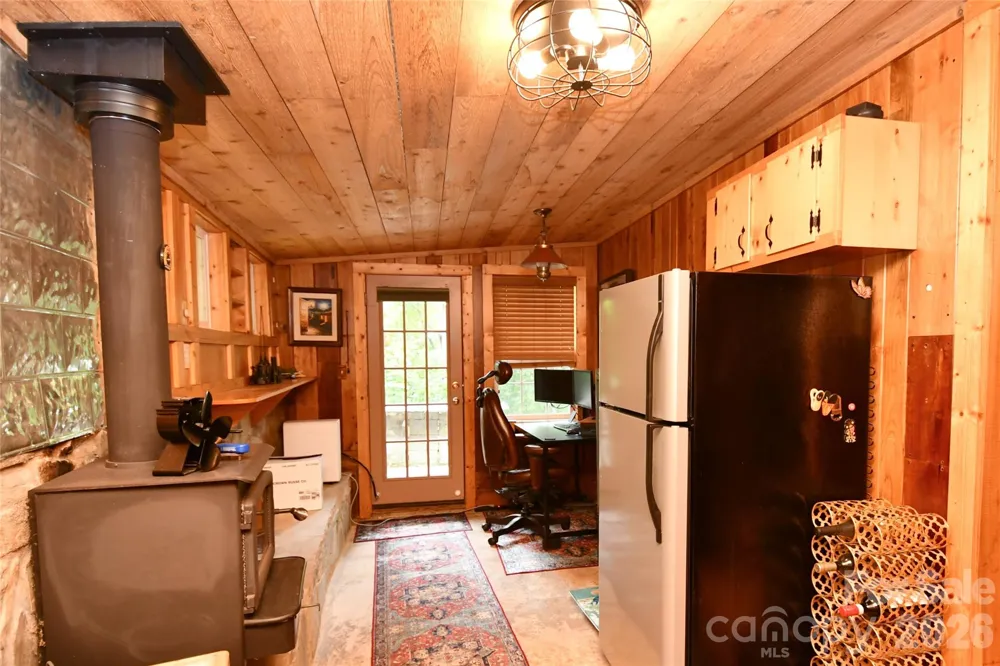 33 Tennis Court Road Burnsville, NC 28714