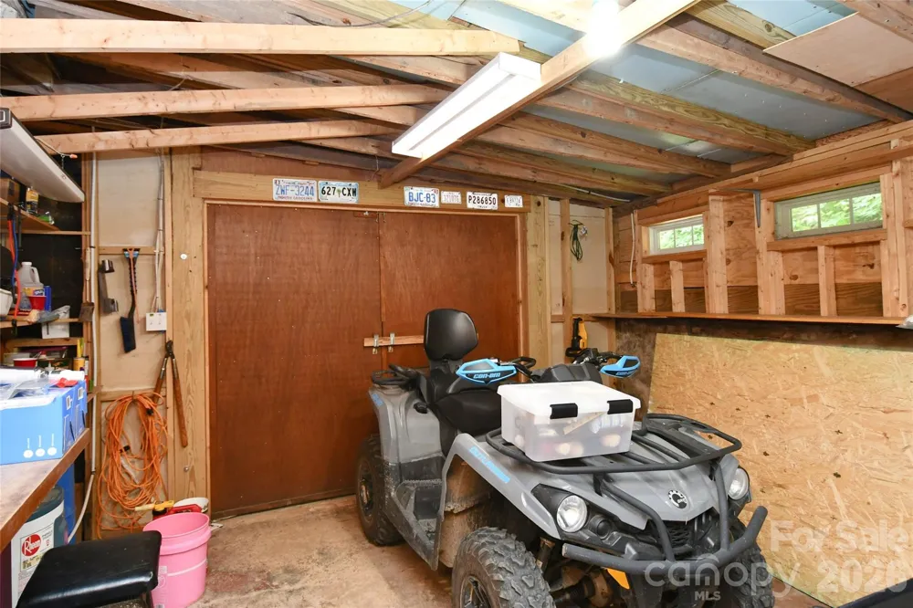 33 Tennis Court Road Burnsville, NC 28714