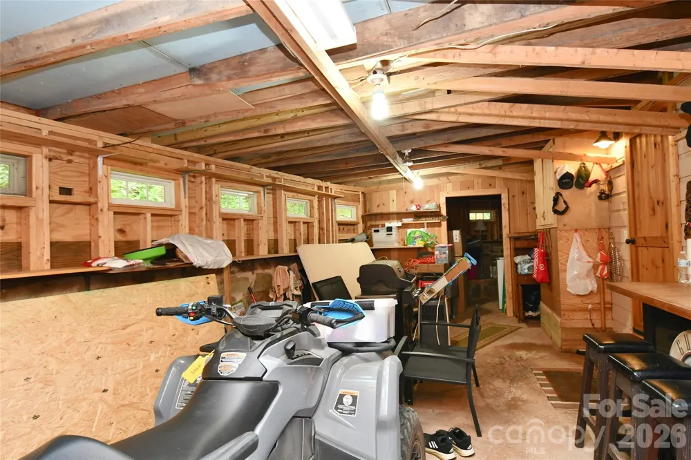 33 Tennis Court Road Burnsville, NC 28714