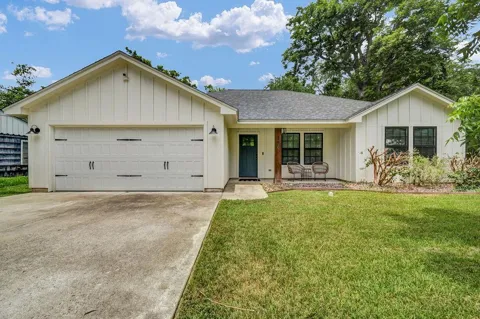 206 Southern Oaks Drive